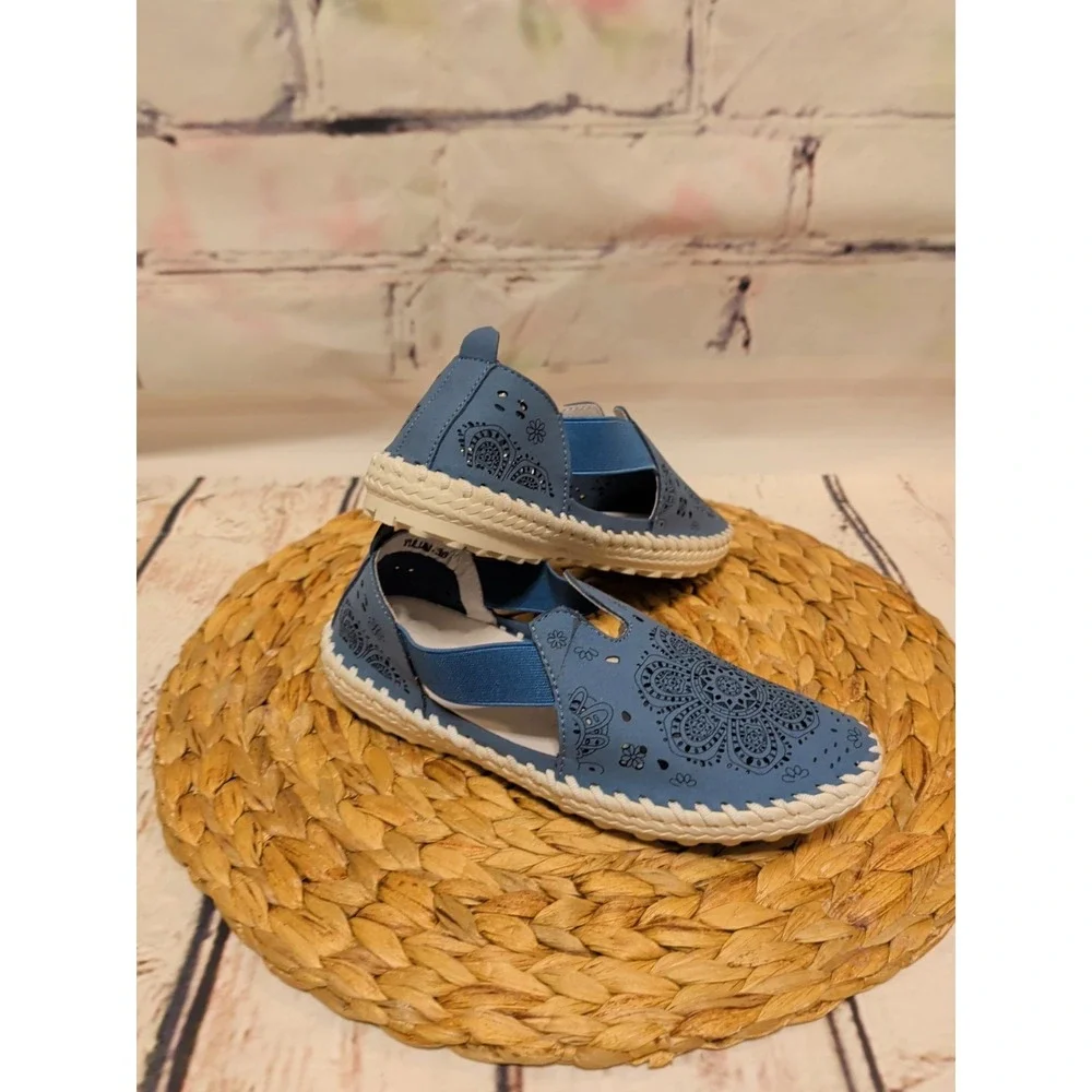 Bernie Mev Women's Blue‎ Laser Cut Flower Slip On Tulum Leather Sz 7 NIB